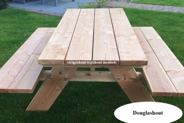 Douglas picknicktafel dichtbij n