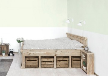 Steigerhout bed met kistjes sfeer n