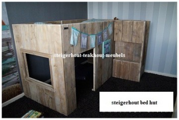 Steigerhout halfhoogslaper hut trap n