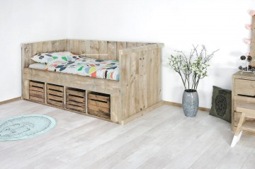 Steigerhout kinderbed met kistjes zonder uitvalschot n