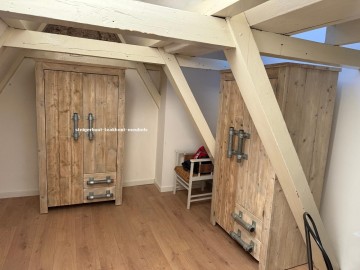 Steigerhout kledingkast klant n