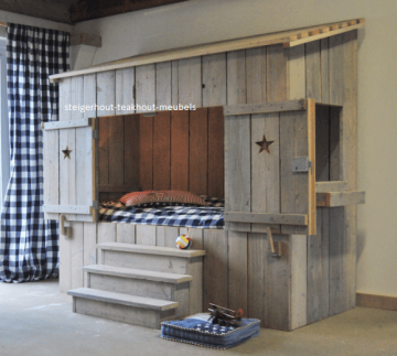 Steigerhouten bedstee