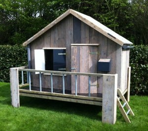 Steigerhouten speelhuisje