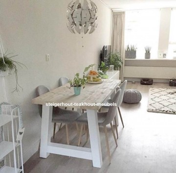 Steigerhouten tafel trapezium wit onderstel sfeer n