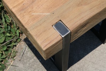 Teak krukje mu dichtbij n