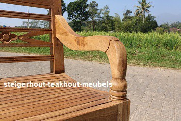 Teakhout stationsbank kasar detail n