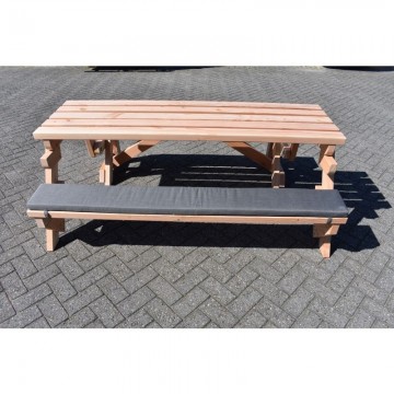 Zitkussens picknicktafel opzij
