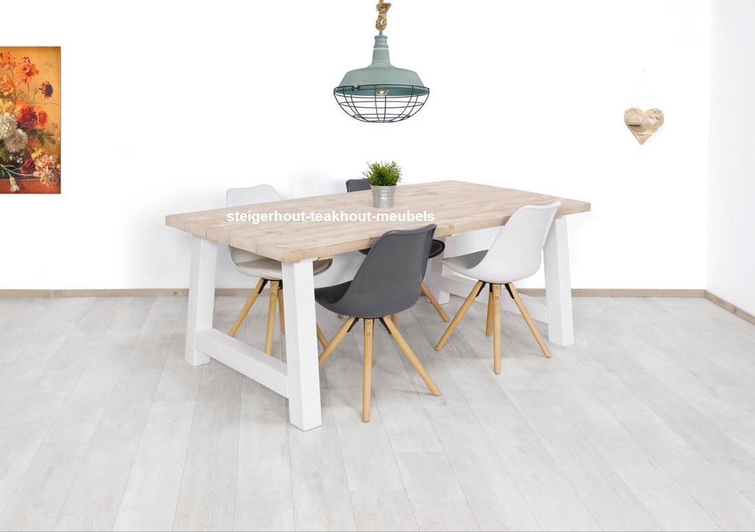 kromme kleding Herenhuis Steigerhout tafel trapezium - wit onderstel - steigerhout-teakhout-meubels