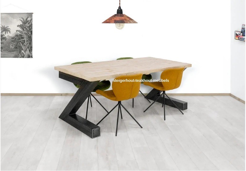 Rose kleur mooi laat staan Steigerhouten tafel met metalen Z onderstel - steigerhout-teakhout-meubels